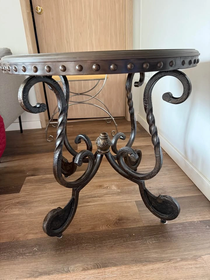 Decorative Round Accent Table – Ornate Design - photo 3