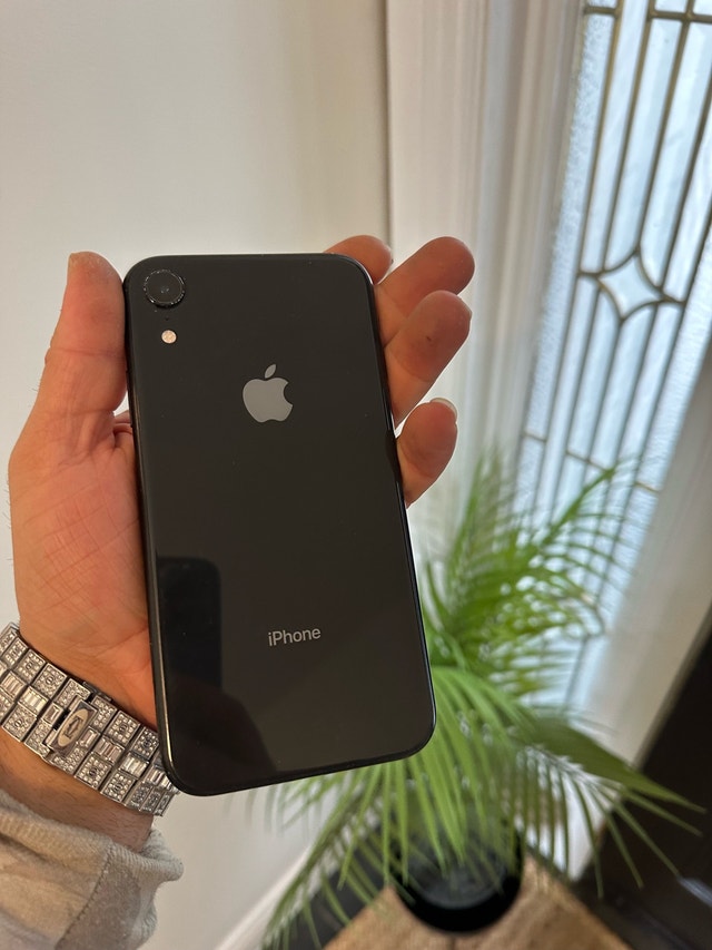 iPhone XR - 93% Battery Health - photo 2