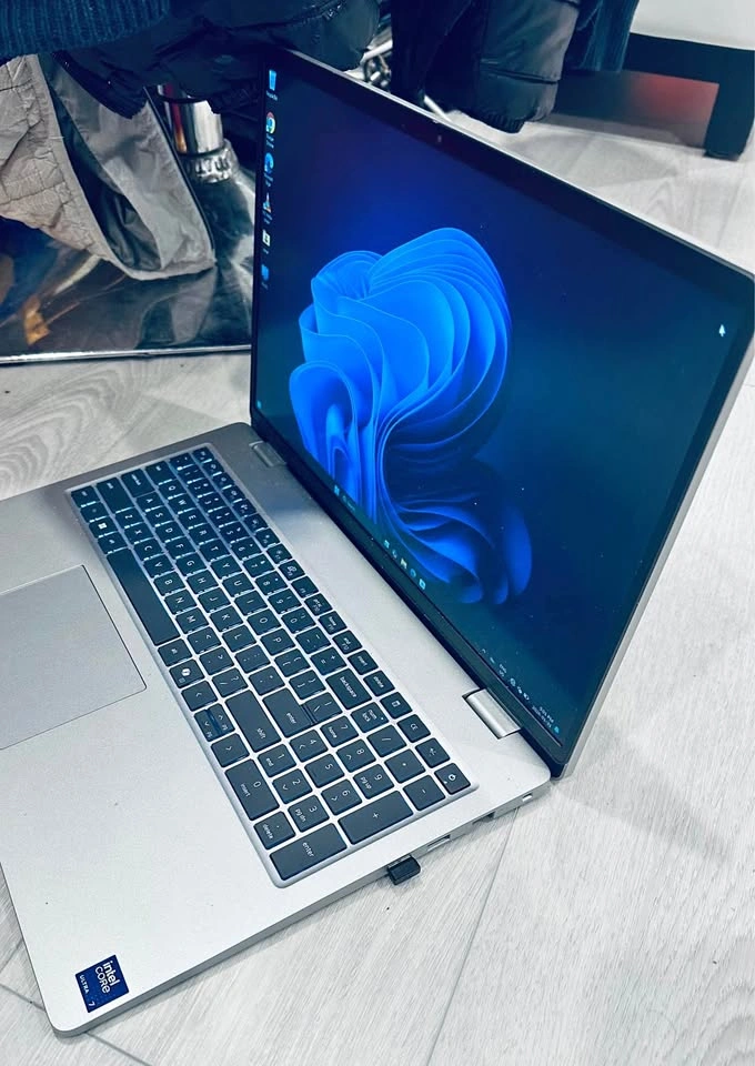 Dell Pro 16 - AI Gaming Laptop - 16GB / Intel Ultra 7
