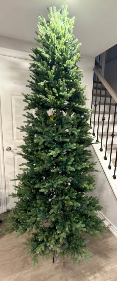 7.5’ pre-lit Christmas tree from Costco - photo 2
