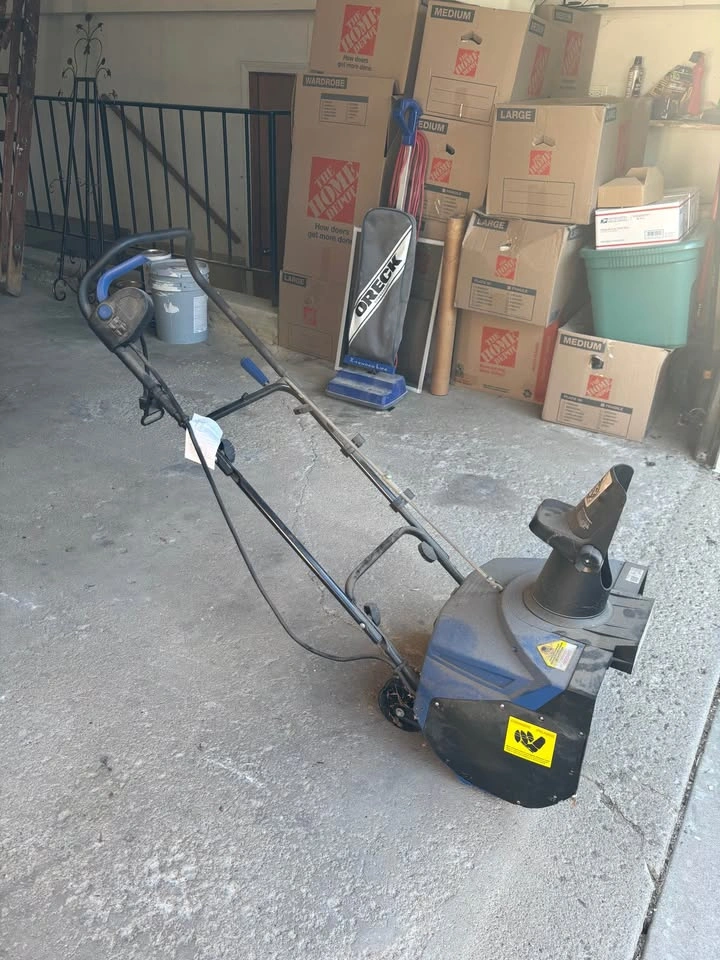 Electric Snow Thrower - photo 2
