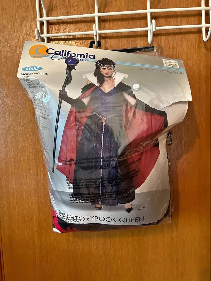 Evil Queen Cosplay thumbnail