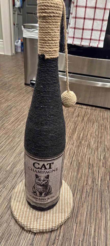 Miaofairy & Co. Cat Champagne Scratching Post