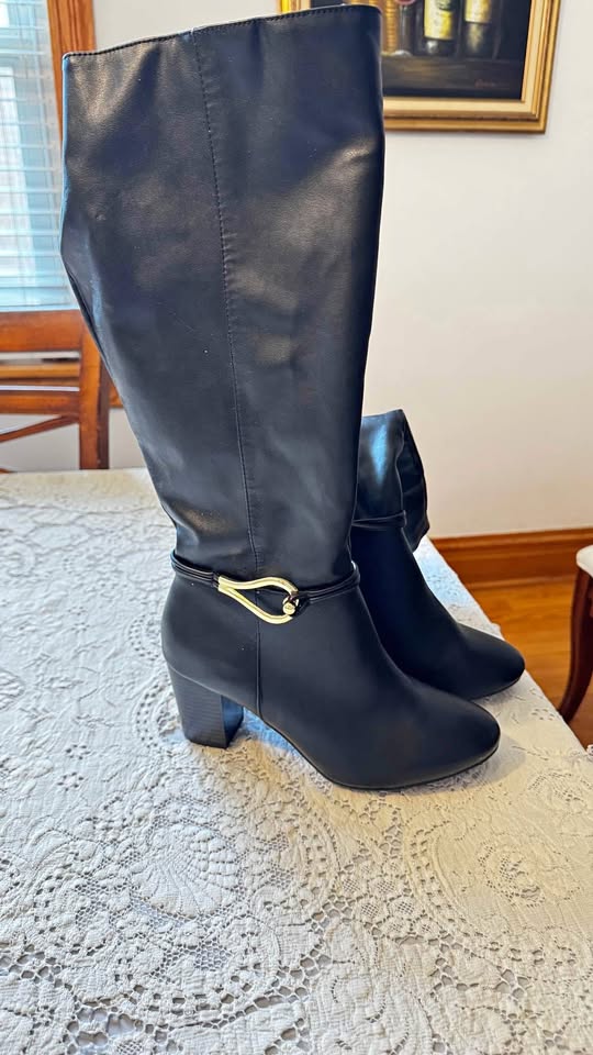 Botas de mujer con cierre talla 8W ( usada como nueva)