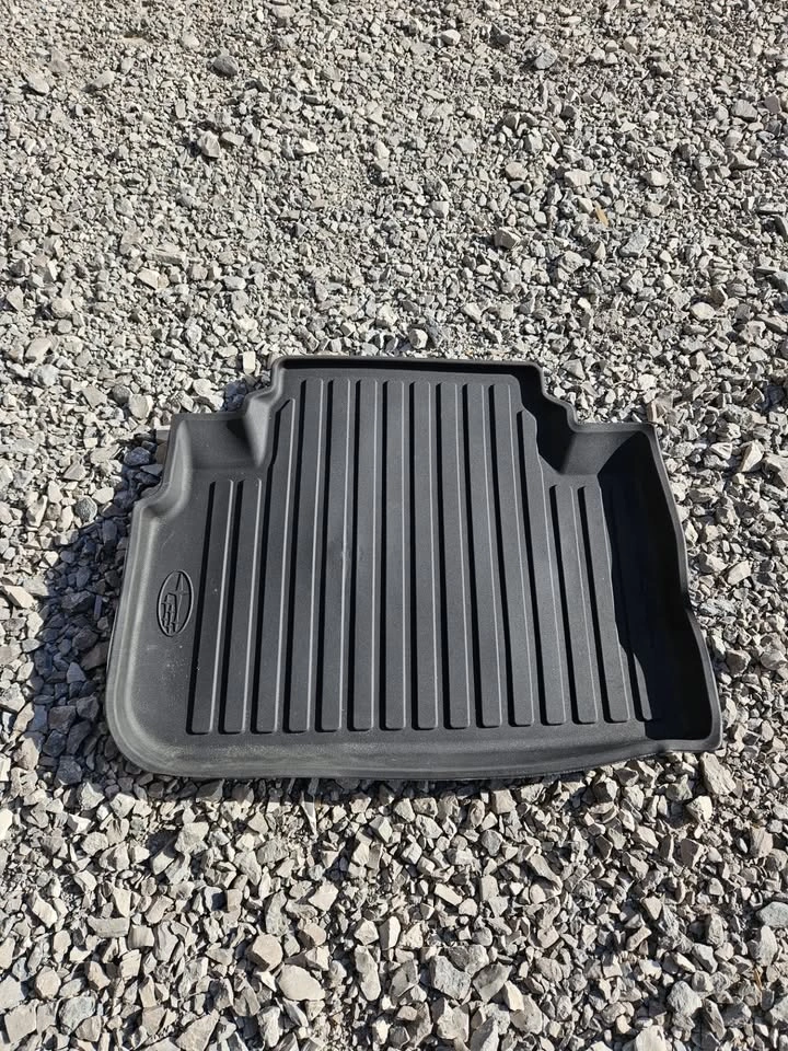 OEM Subaru winter rubber mats - photo 4