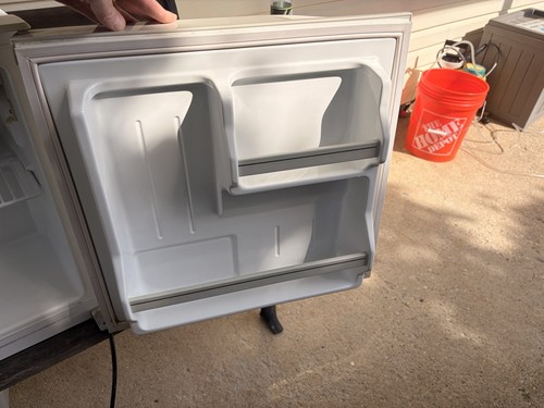 Haier Compact Mini Fridge White Single Door Manual Defrost - photo 4