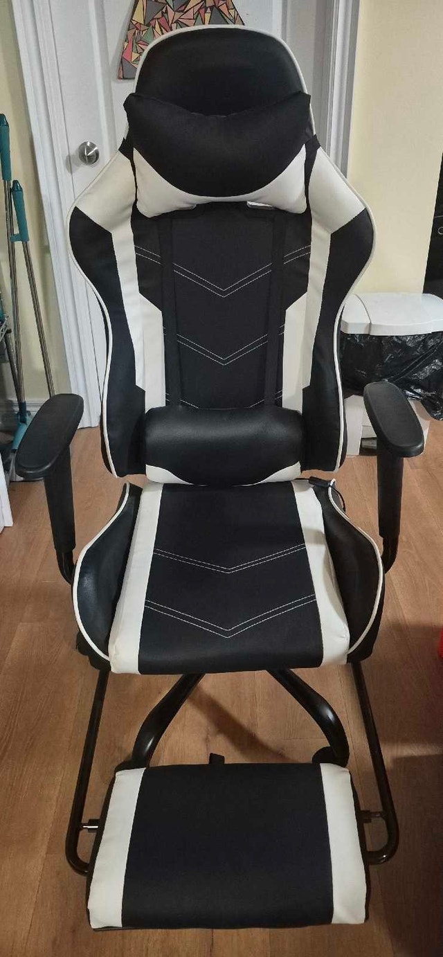 Black and White Gaming Chair with Footrest