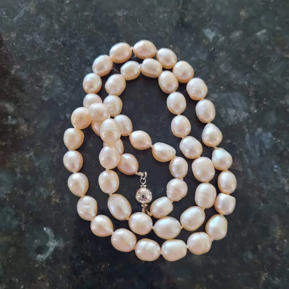 Cultured fresh water akoya perals . Pink 10 mm in pearl size image indicator(2)