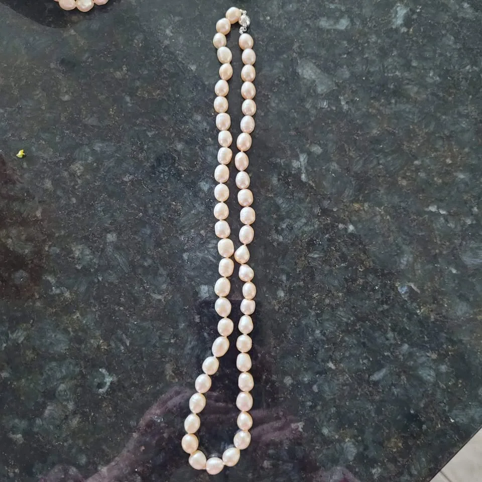 Cultured fresh water akoya perals . Pink 10 mm in pearl size image indicator(4)