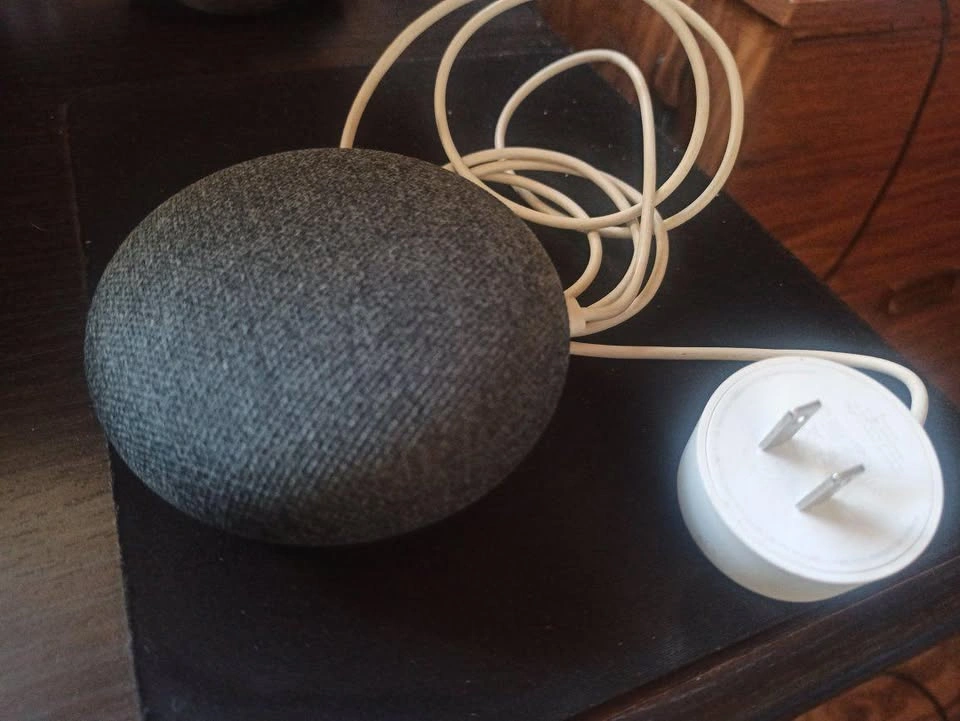 Google Home Mini smart speaker - photo 2