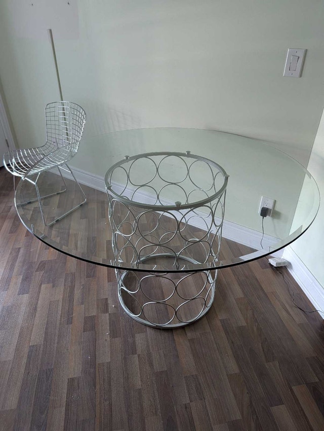 Round Glass Table - photo 2