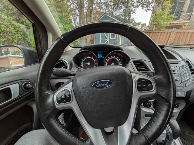 2014 Ford Fiesta SE Sedan – Only 94k km | Automatic - photo 2