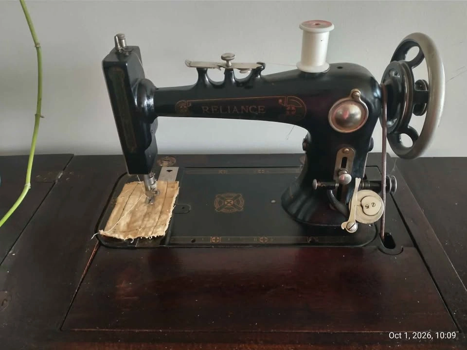 Vintage Reliance sewing machine with parts and supplies - photo 2