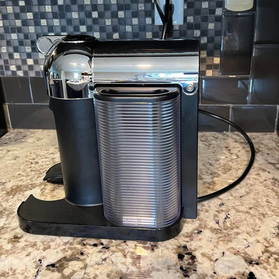 Nespresso Vertuo Coffee and Espresso Machine by Breville (Chrome - photo 4