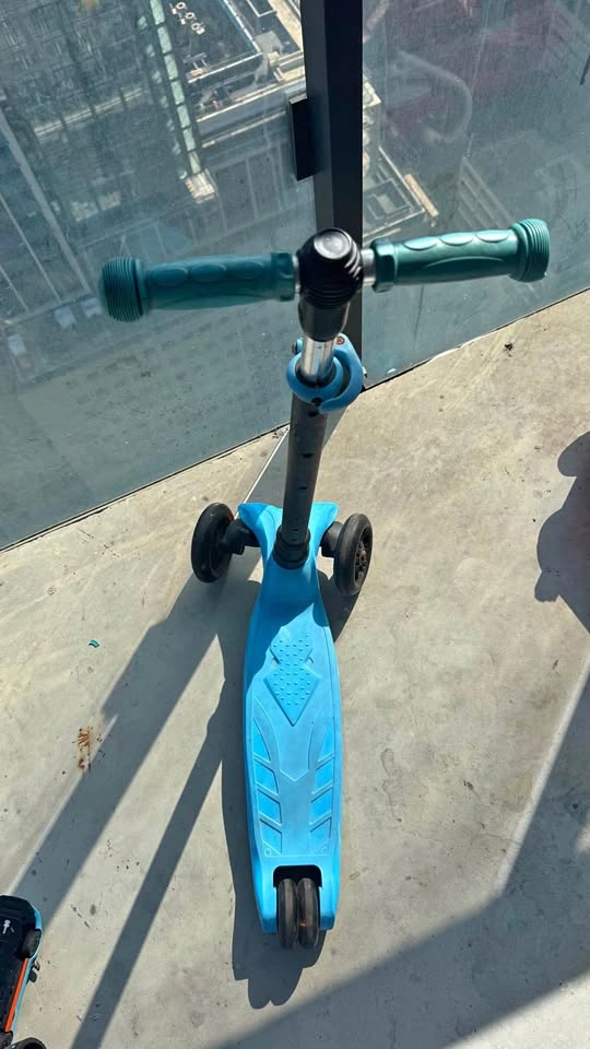 Kids 3-Wheel Scooter – Adjustable Height – Blue – $20 🛴