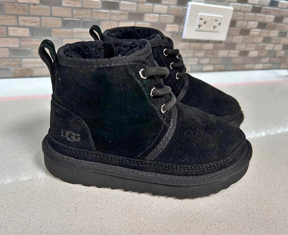 UGG Neumel II toddler size 11
