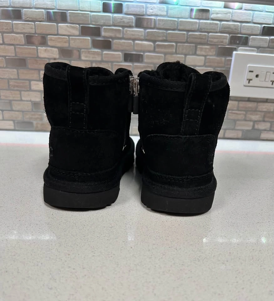 UGG Neumel II toddler size 11 - photo 5