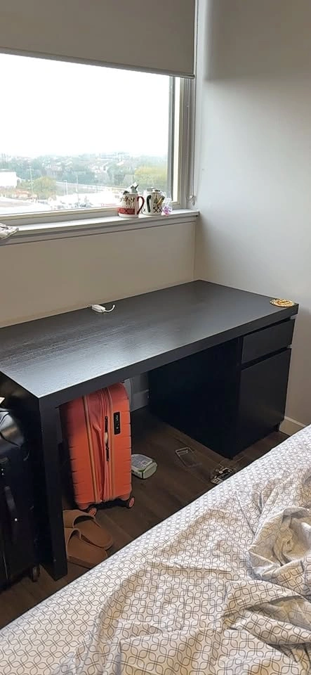 Black Desk