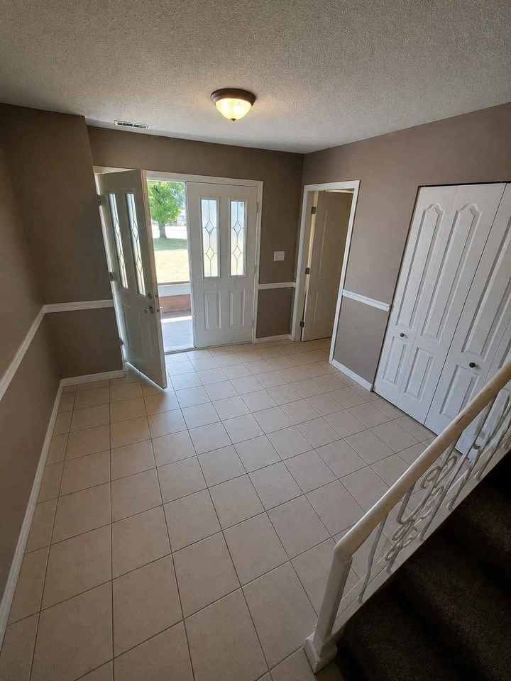 3 Beds 1.5 Baths - House - photo 2