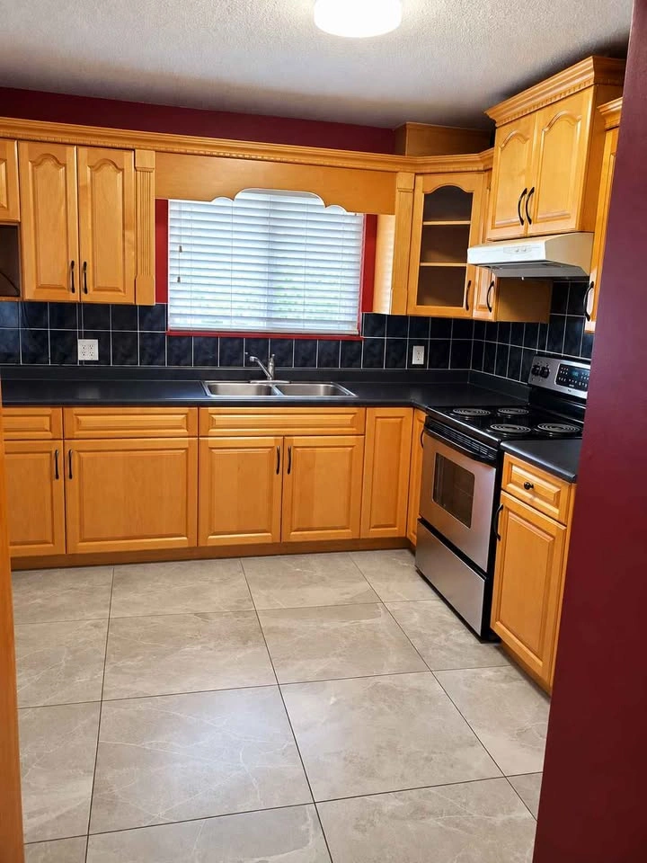 3 Beds 1.5 Baths - House - photo 4