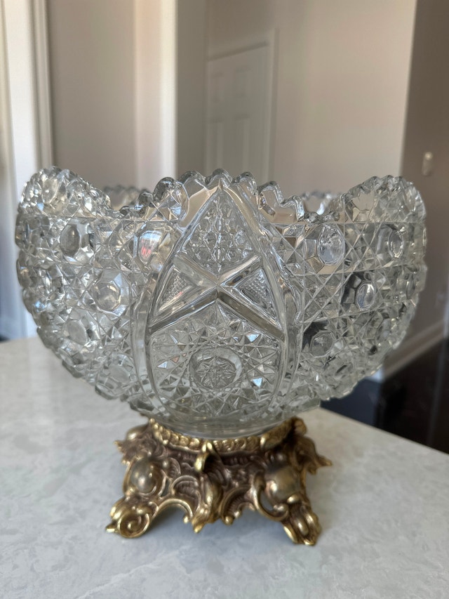 VTG Large Glass Centerpiece Bowl on Victorian Style Brass Stand