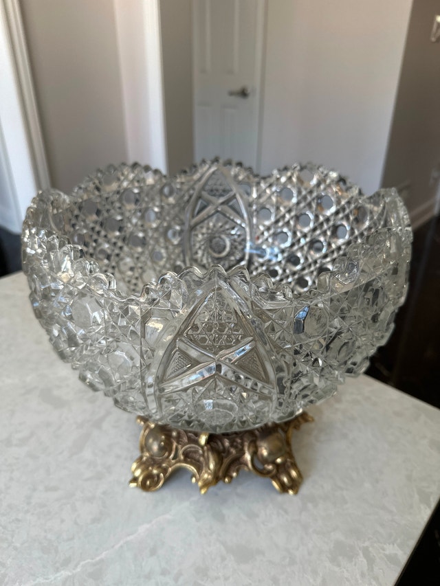 VTG Large Glass Centerpiece Bowl on Victorian Style Brass Stand - photo 2