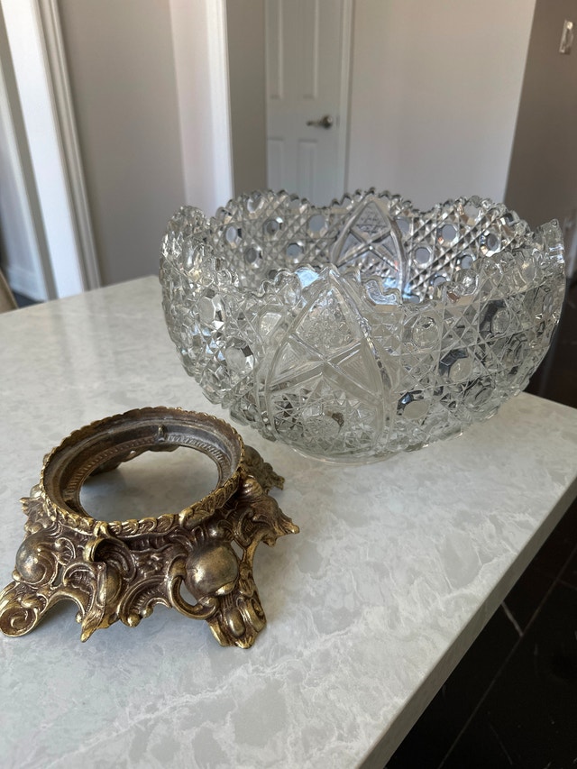 VTG Large Glass Centerpiece Bowl on Victorian Style Brass Stand - photo 4
