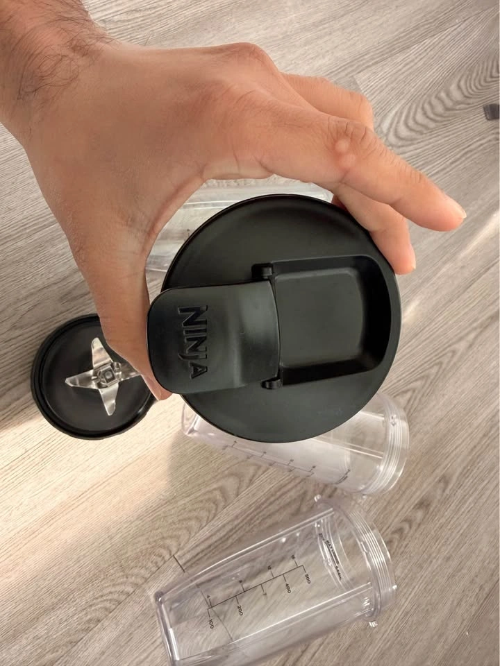 MOVING SALE- Ninja Blender - photo 2