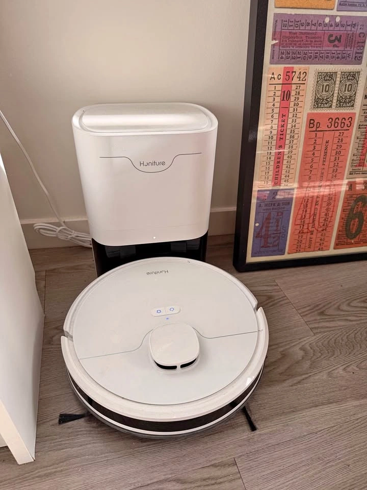 MOVING SALE- Furniture RoboMop and Vacuum with new accessories