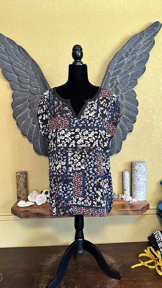 Reitman’s Floral Tee Shirt