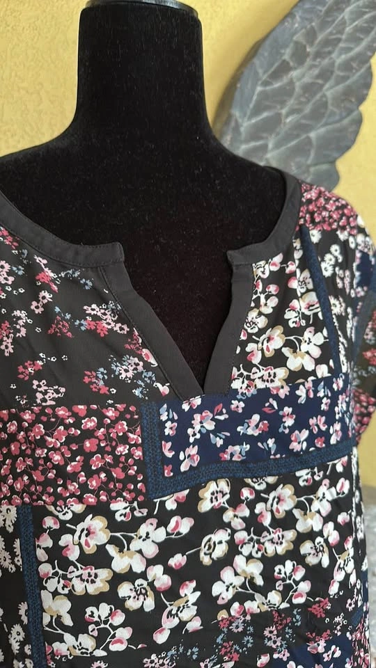 Reitman’s Floral Tee Shirt - photo 4