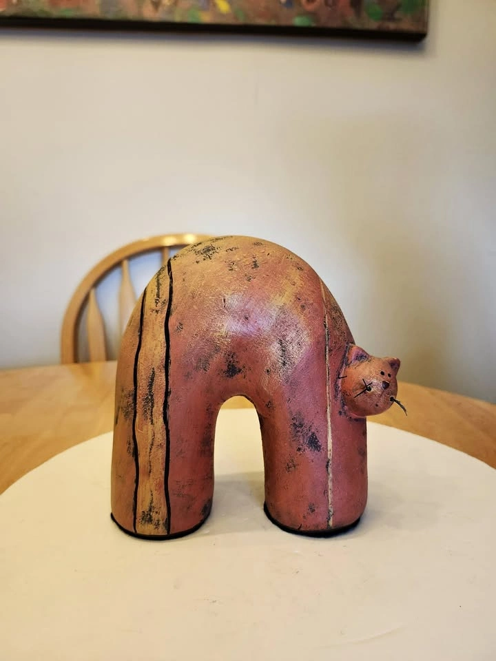 Archie a Clay Cat, Decor, Decoration