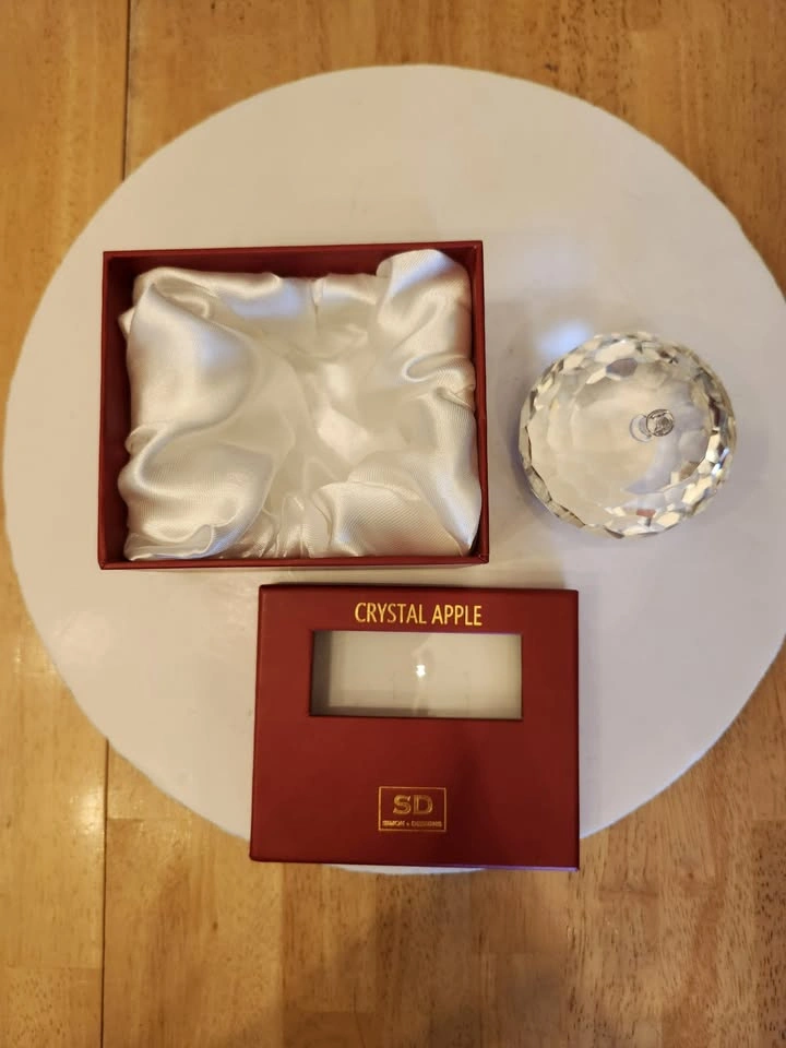 Beautiful Multi Faceted Solid Crystal Apple with Padded Box - photo 3