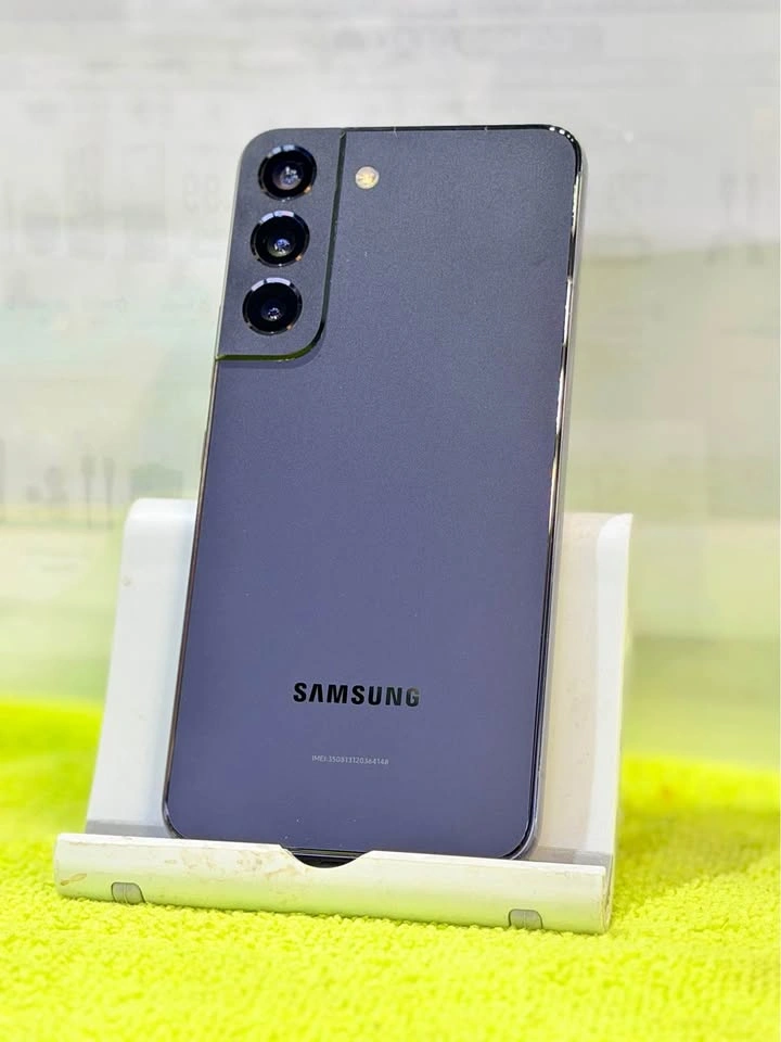 Samsung Galaxy S22 5G 128GB | Unlocked | Excellent Condition