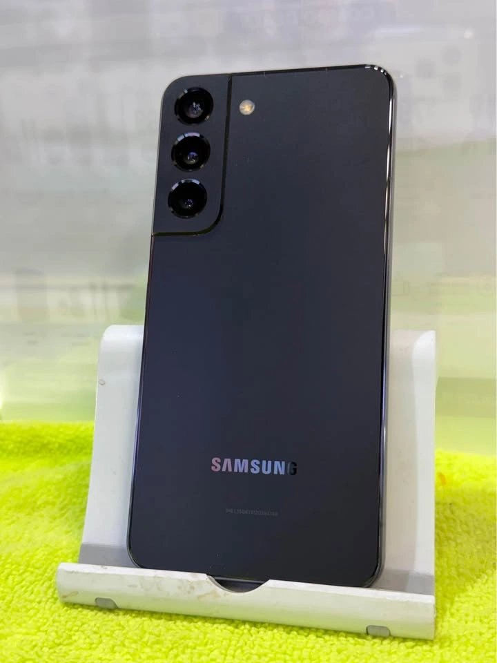 Samsung Galaxy S22 5G 128GB | Unlocked | Excellent Condition - photo 3