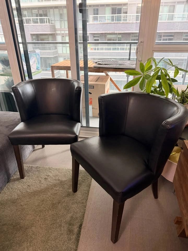 Set of 2 Black Accent Chairs – Great Condition - photo 2