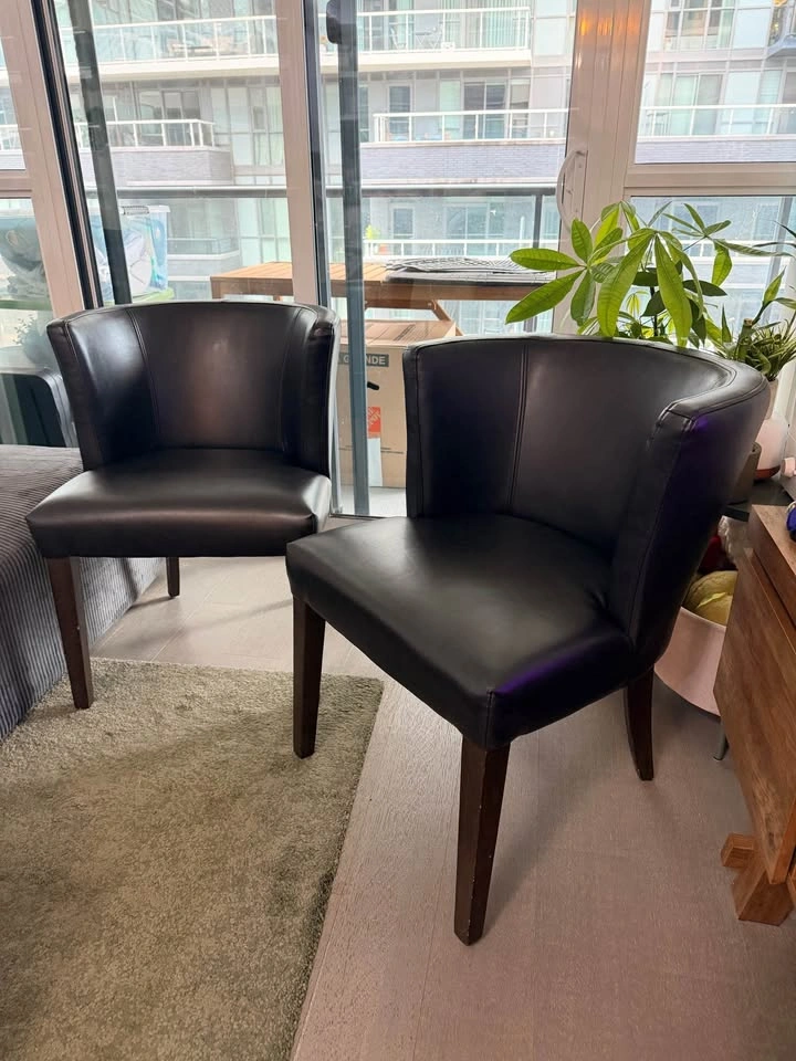 Set of 2 Black Accent Chairs – Great Condition - photo 3