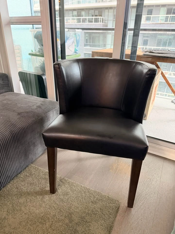 Set of 2 Black Accent Chairs – Great Condition - photo 4