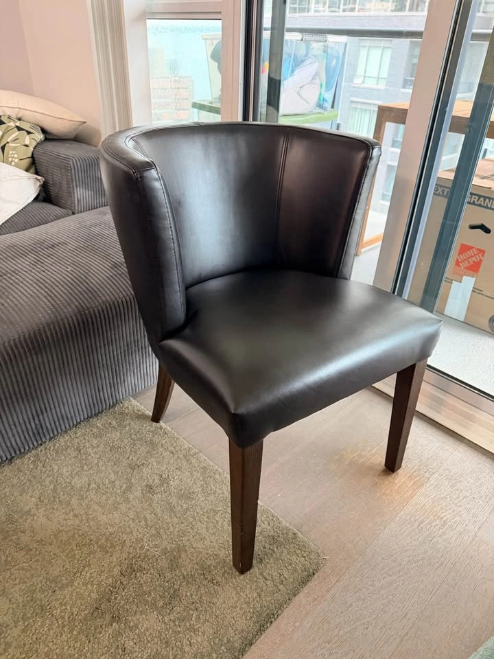 Set of 2 Black Accent Chairs – Great Condition - photo 5