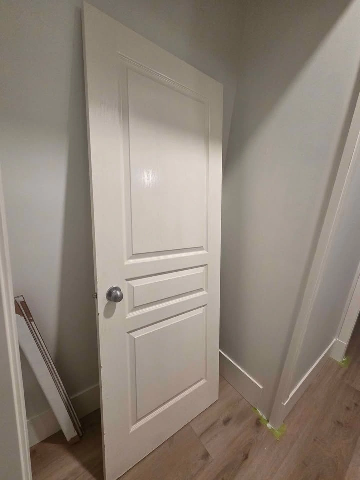 White 3-panel hollow core interior door with hardware included - photo 4