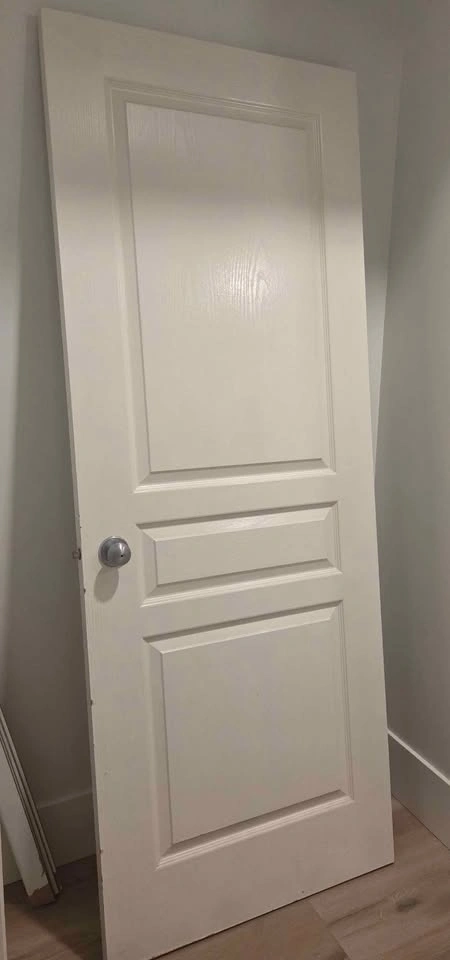 White 3-panel hollow core interior door with hardware included - photo 5
