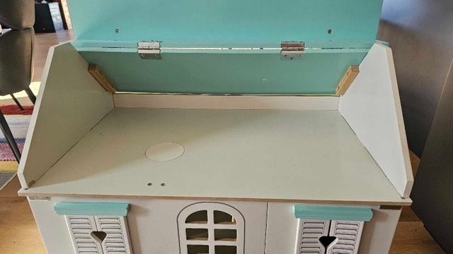 Large Wooden Dolls House - photo 3