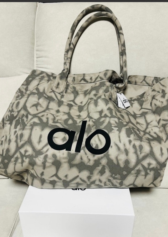 Alo Yoga Tote Bag - photo 2