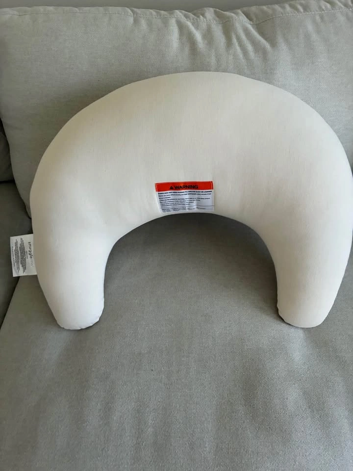 Snuggle Me Organic Feeding Support Pillow + 2 Covers – Like New - photo 4