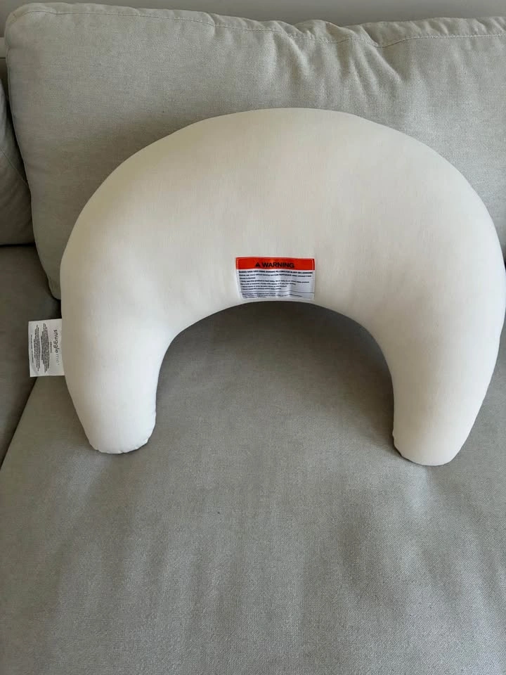 Snuggle Me Organic Feeding Support Pillow + 2 Covers – Like New - photo 5