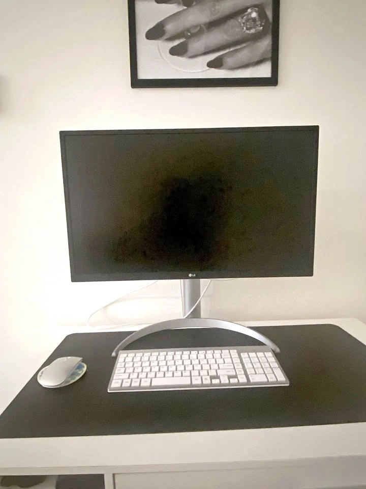 LG UltraFine 27" 4K Monitor – USB-C, White (27UP550N)