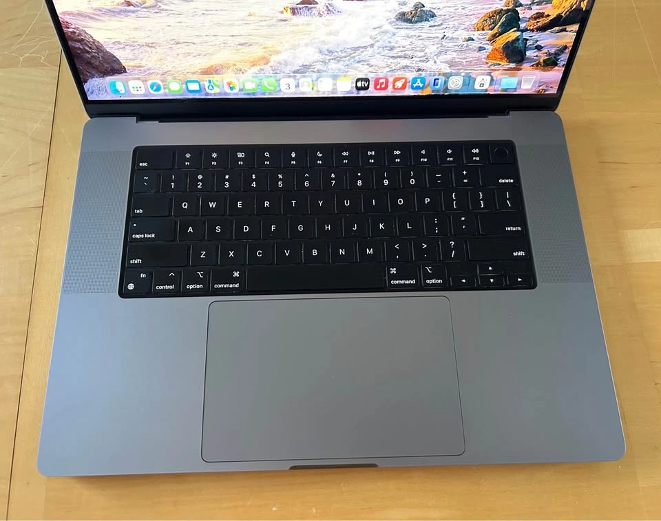 Excellent condition 16” M1 Pro MacBook with great battery! - photo 2
