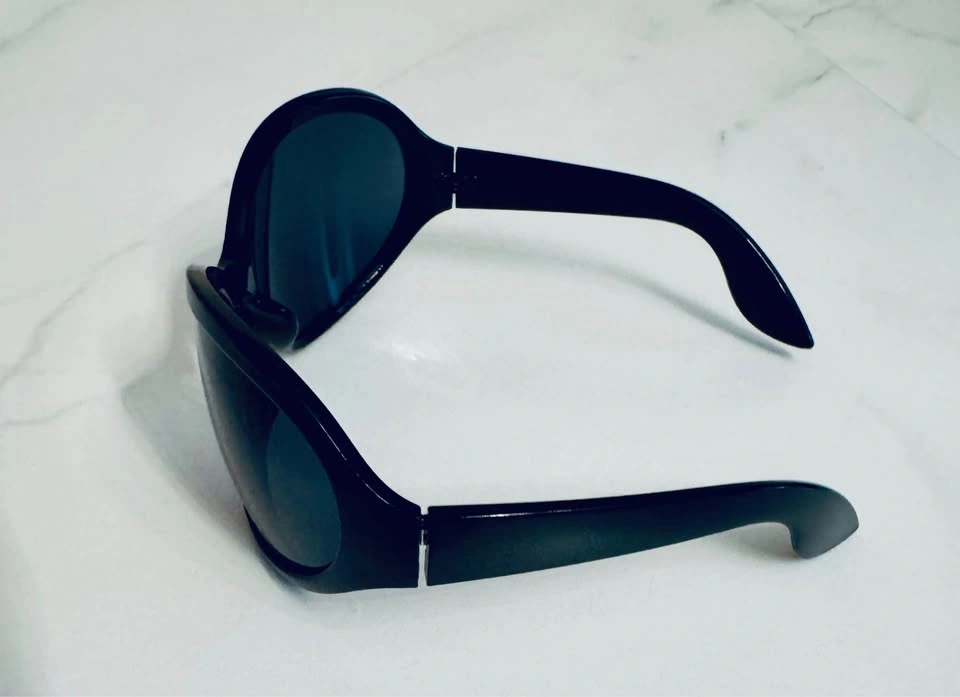 Black Cat-Eye Wrap Sunglasses - photo 3