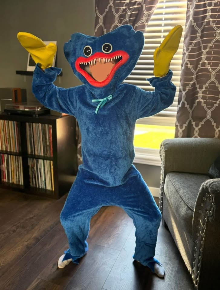 Kid’s Size L Huggy Wuggy costume - photo 2