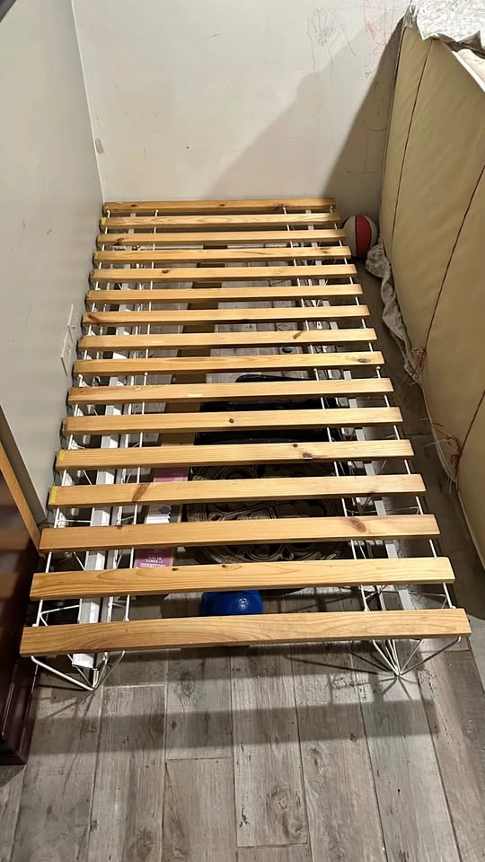 Twin size platform bed frame